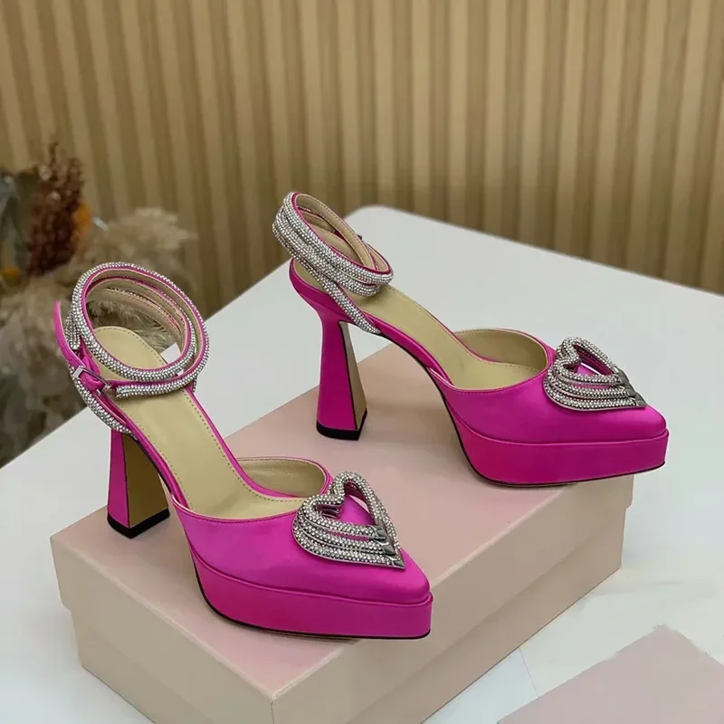 Platform Crystal Love Decorati - Pointed Toe Flat ulasan dan harga