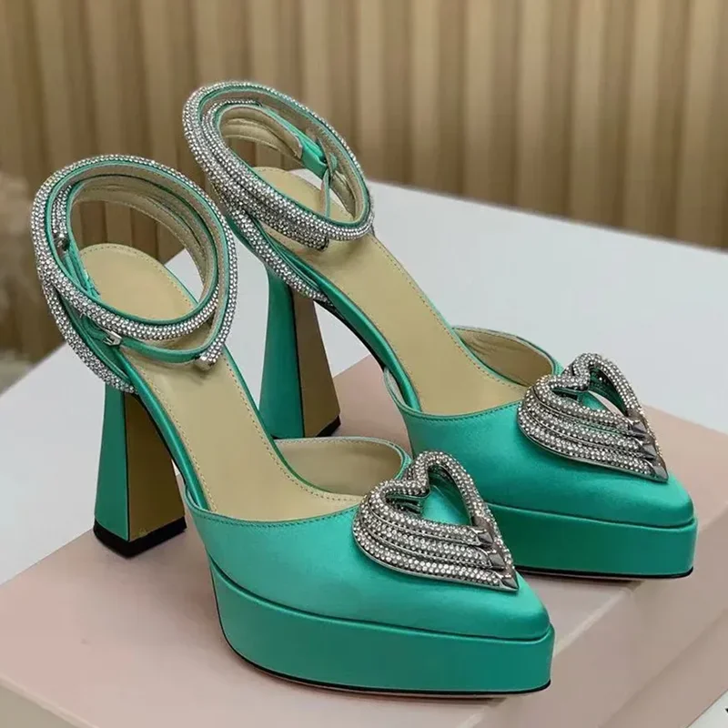 Platform Crystal Love Decorati - Pointed Toe Flat ulasan dan harga